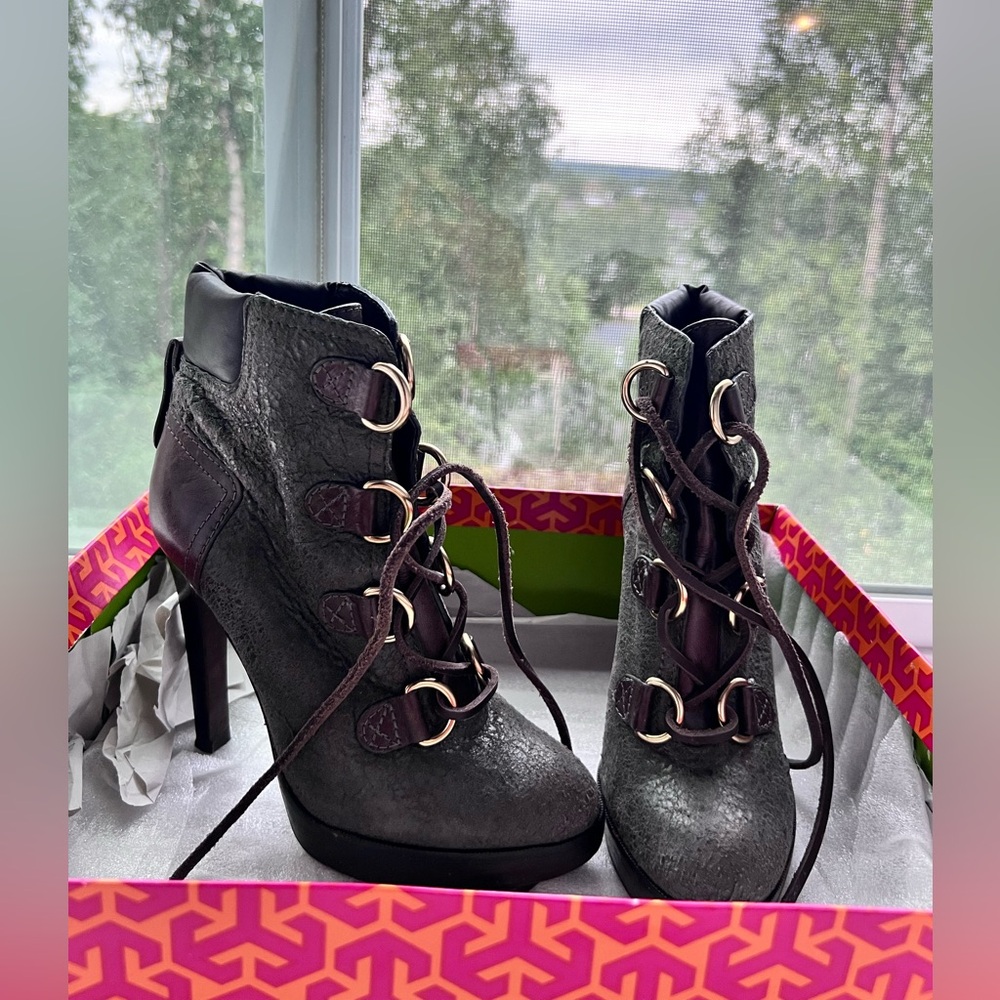 ⭐️Tory Burch Lawson Booties